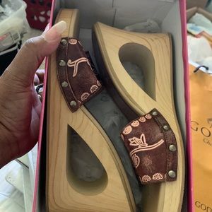 Like new wedge sandals